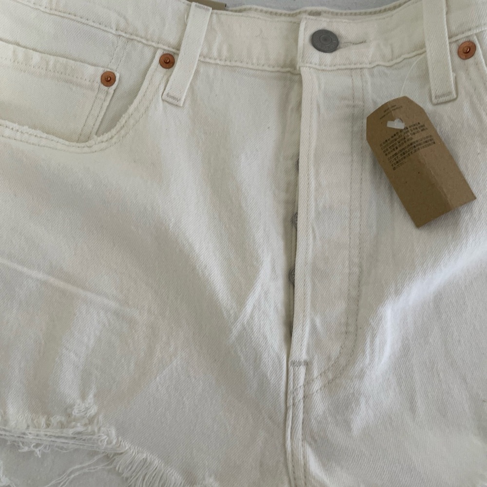 New Women's Levi's 501 Original High-Rise Off White Distressed Shorts Sz 33 - Picture 4 of 9